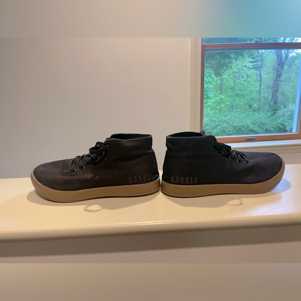 NOBULL mid canvas trainers black with gum sole W 10, like new